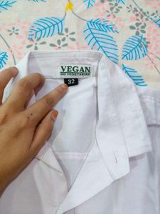 Men's White Short Sleeve Button-Up Shirt
