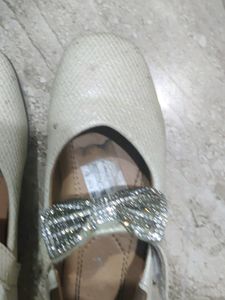 Off White With Golden Silver Bow Size 30 Age 4-6 Years Girls Balley