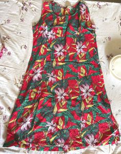 Vibrant Floral Sleeveless Dress 🌺