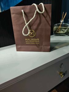 Malabar Gold &amp; Diamonds Paper Gift Bag