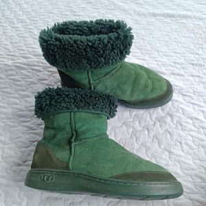 Auth Ugg fur top forest green suede boots