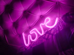Neon Love Sign Light