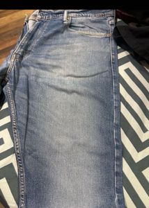 Levi's Light Wash Jeans - Stylish and Comfortable