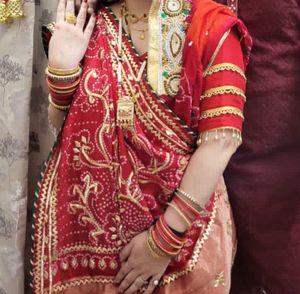 red gotapatti bandhani saree