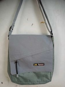 Sling bag pack perfect for college students
