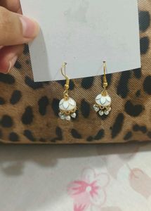 Elegant White &amp; Gold Jhumka Earrings