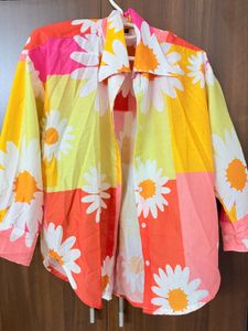 Vibrant Daisy Print Button-Up Shirt