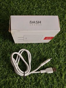 OnePlus Dash Charge Adapter USB port