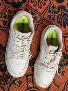 White Sneakers of red tape