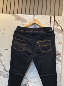 Dark Wash Jeans with Contrast Stitching