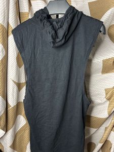 Sleeveless Hooded Gym T-Shirt