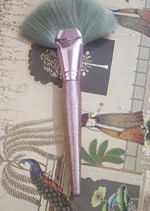 Sparkly Fan Makeup Brush Combo