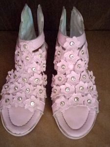 Pink flower foot wear
