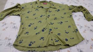 💚Chic Floral Print Button-Up t-shirt 👕💚