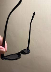 Stylish Black Oval Sunglasses