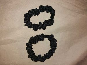 black hair ties