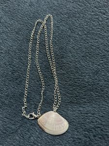 Unique Shell Pearl Necklace