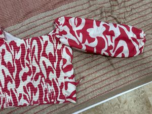 Red &amp; White Abstract Print Puff Sleeve Top