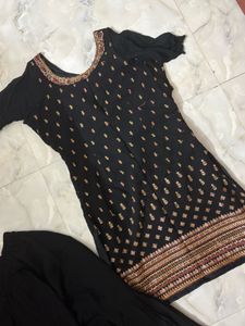 Elegant Black Kurta Set with Intricate Embroidery