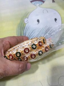 Elegant White &amp; Gold Bangle Set Size 2:8