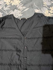 Laced top with waist tie-up