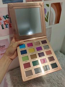 MUSE 20 Color Eyeshadow Palette 💗