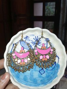 Gold shade with pink detailing earring 🪷🌟