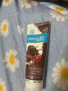 Everyuth Naturals Chocolate Cherry Scrub