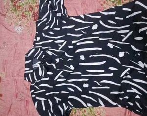Stylish Black &amp; White Print Shirt