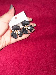 Elegant Black Flower Earrings