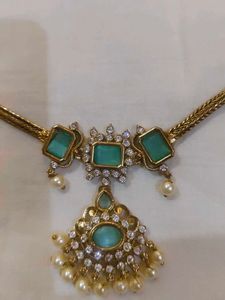 Elegant Emerald &amp; Pearl Necklace Set