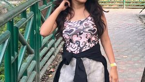 Cute Floral &amp; Heart Print Crop Tops