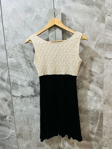 Chic Black &amp; Cream Knit Dress