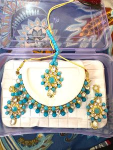 Beautiful Turquoise &amp; Crystal Jewellery Set