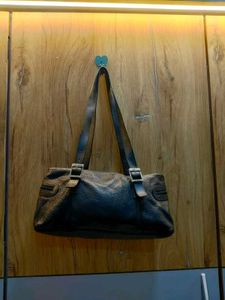 Chic Black Leather Shoulder Bag