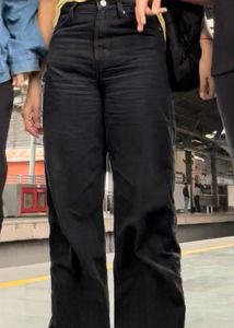 Stylish Charcoal Grey Wide-Leg Jeans