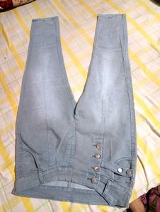 Beautiful Side Button Grey Jeans 👖 🩶