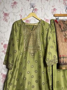Elegant Mehndi Green Kurta Set