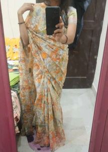 Floral Print Saree With Thread Embroidery