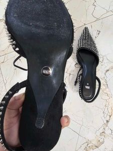100% original new Zara Pointed Studded Heels