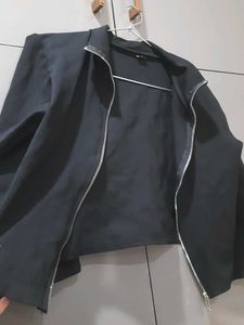 Chic Black Jacket with Zipper Detail