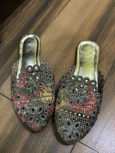 Embellished Ethnic Juttis