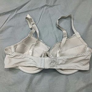 😍 Elegant Lace Trimmed Bra