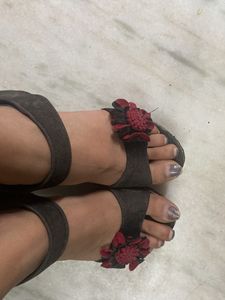 Used Black Colour Heals