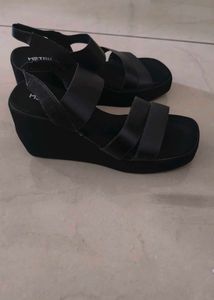 Black Metro Sandals
