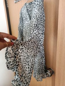 Chic Leopard Print Tunic Top