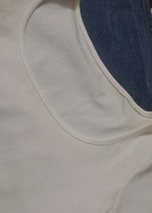 Square Neck Off White. Crop Top