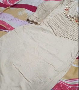 Elegant Embroidered Kurti Set
