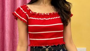 ❤️ Red & White Striped Ribbed Off-Shoulder Top ❤️