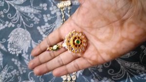 Elegant Maang Tikka Headpiece